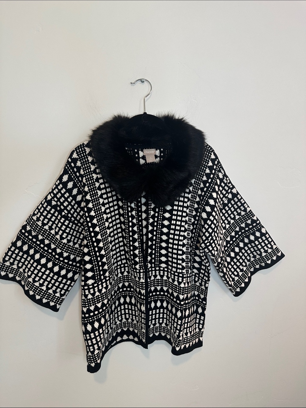 Chico's Black and White Patterned Cardigan with Removable Faux Fur Collar Size 2